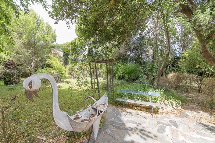 Image No.3-20 Bed House for sale