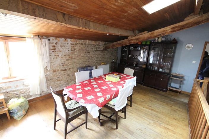 Image No.8-7 Bed House for sale