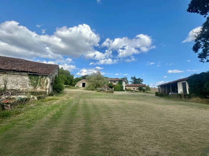 Image No.3-Maison de 9 chambres à vendre à Civray