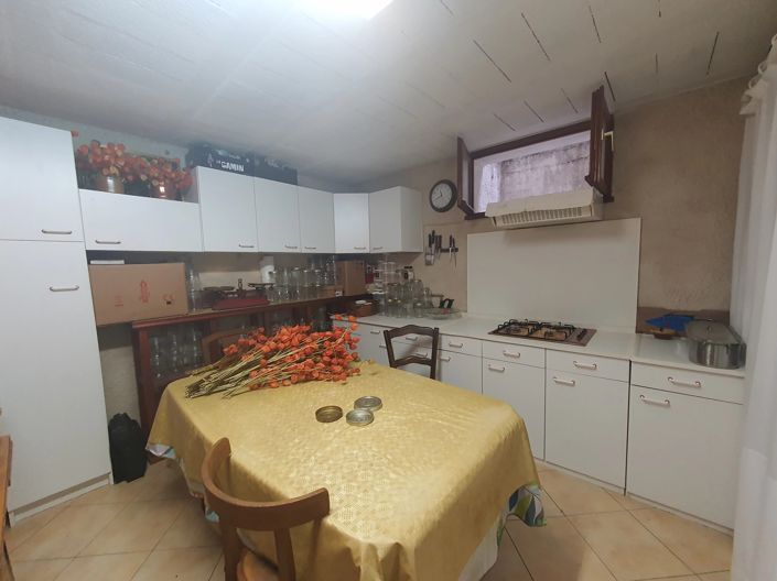 Image No.10-3 Bed House for sale