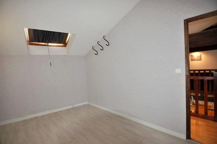 Image No.10-3 Bed House for sale