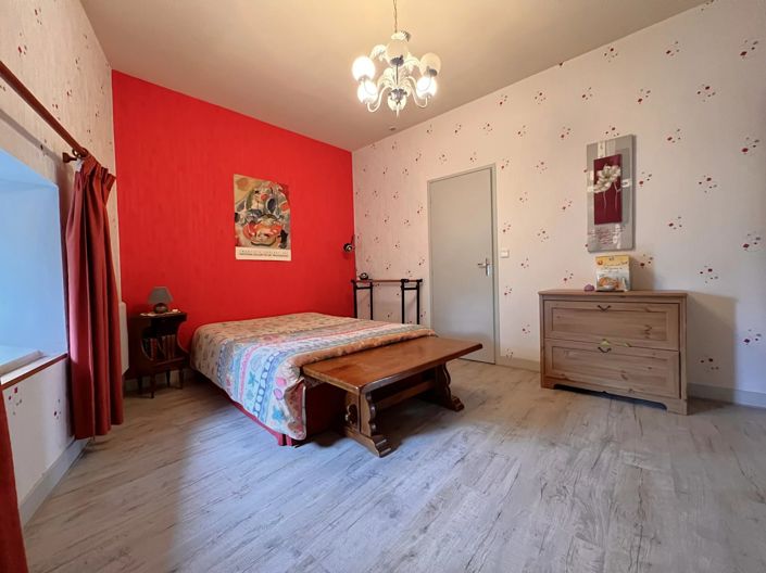 Image No.9-5 Bed House for sale