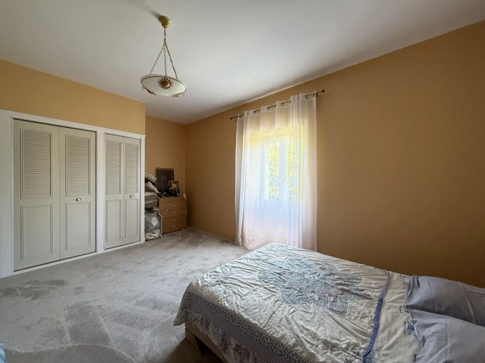 Image No.8-5 Bed House for sale