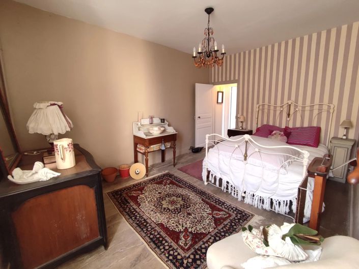 Image No.10-3 Bed House for sale