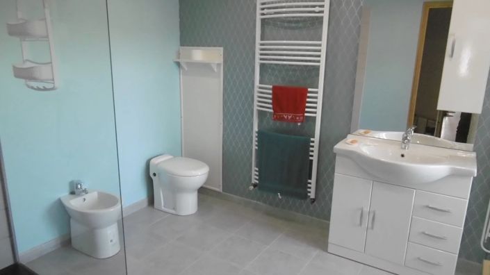 Image No.7-8 Bed House for sale