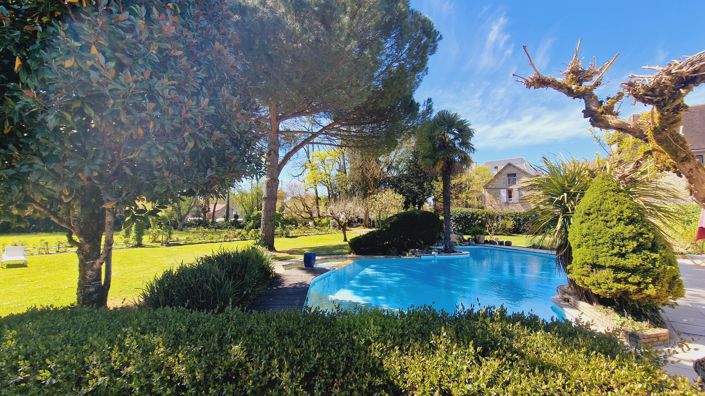 Image No.12-17 Bed Commercial for sale