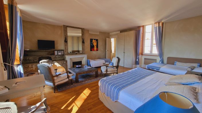 Image No.8-17 Bed Commercial for sale