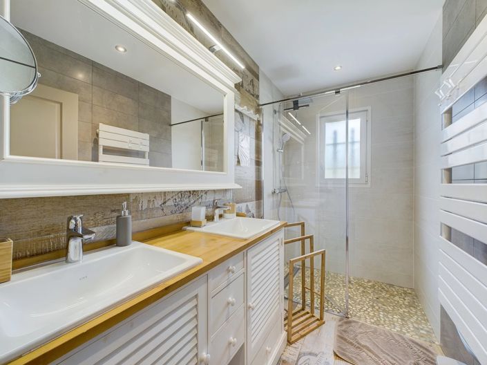 Image No.11-3 Bed House for sale