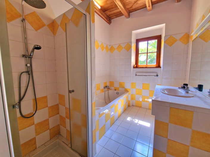 Image No.11-2 Bed House for sale