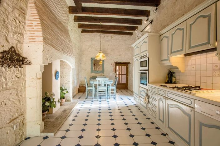 Image No.6-6 Bed House for sale