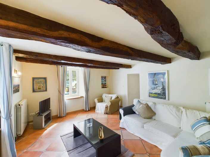 Image No.6-5 Bed House for sale