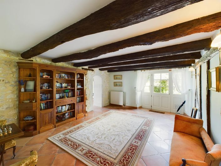 Image No.8-5 Bed House for sale