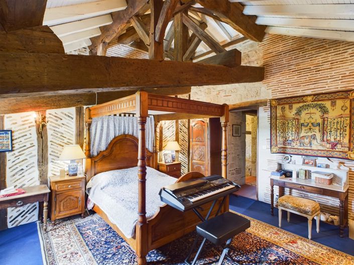 Image No.8-5 Bed House for sale