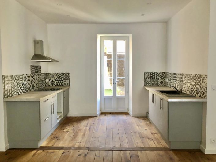 Image No.2-6 Bed House for sale