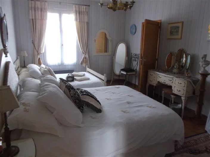 Image No.11-7 Bed House for sale