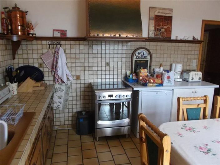 Image No.8-7 Bed House for sale