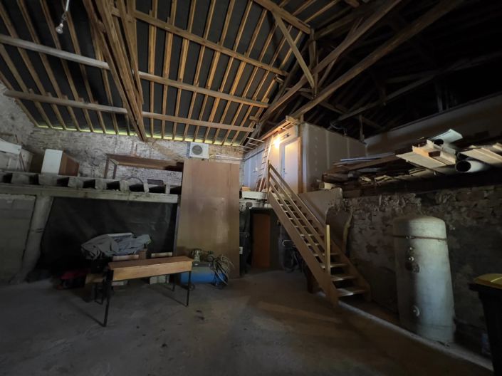 Image No.12-3 Bed Farmhouse for sale