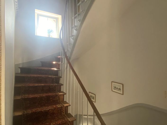 Image No.6-5 Bed House for sale