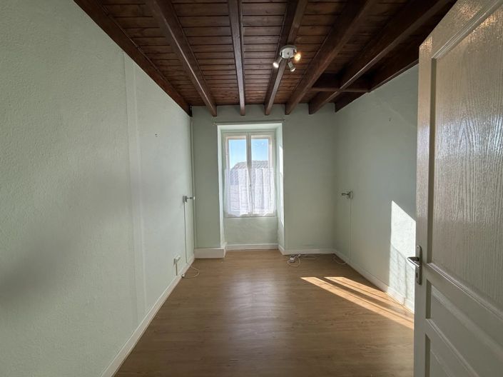 Image No.9-Maison de village de 3 chambres à vendre à Gourgé