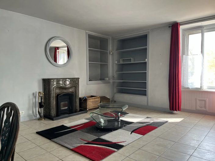 Image No.3-Maison de village de 3 chambres à vendre à Gourgé