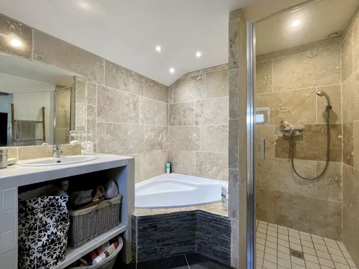 Image No.8-3 Bed House for sale