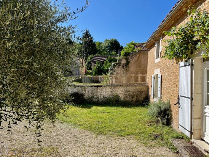 Image No.13-Ferme de 8 chambres à vendre à Charente