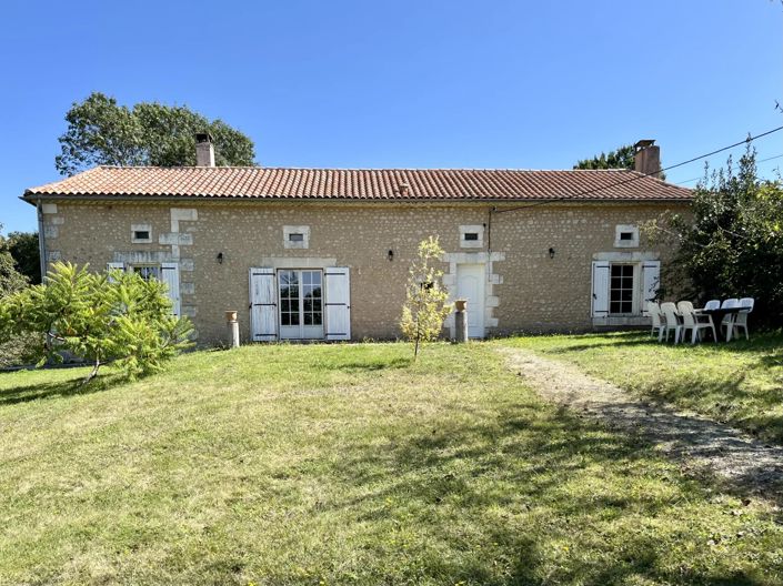 Image No.3-Ferme de 8 chambres à vendre à Charente