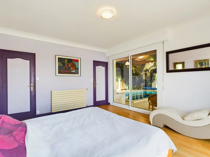 Image No.6-8 Bed House for sale