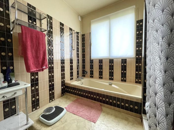 Image No.9-3 Bed House for sale