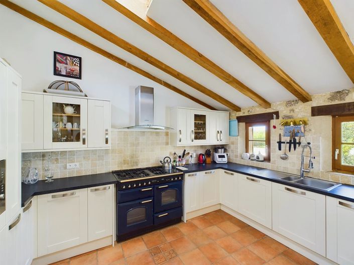 Image No.6-11 Bed House for sale