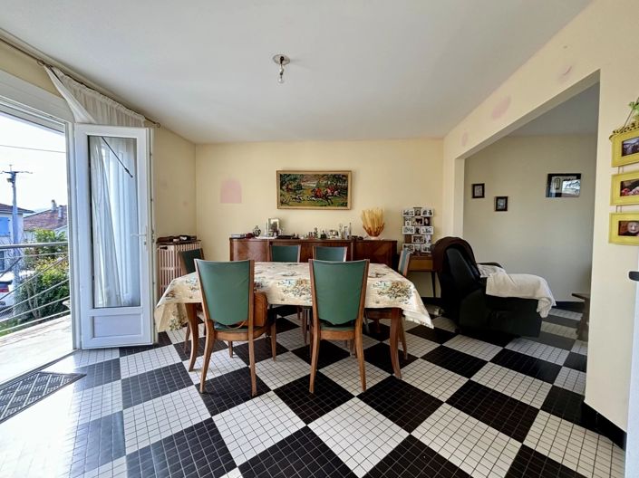 Image No.2-4 Bed House for sale