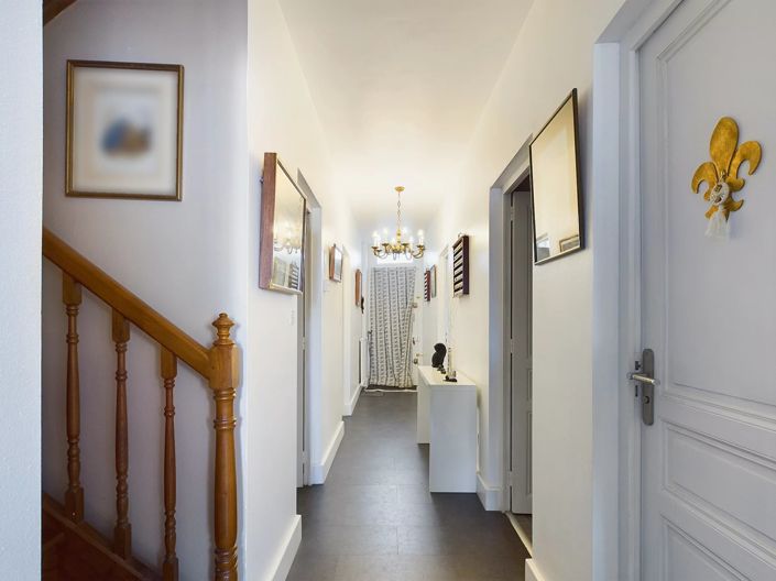 Image No.6-4 Bed House for sale