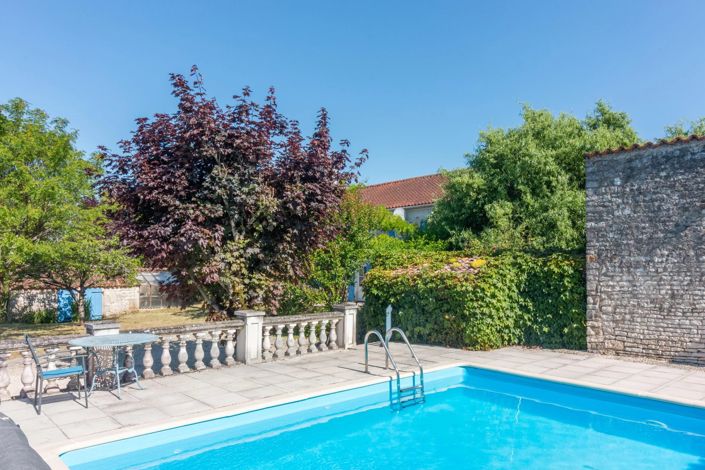 Image No.2-4 Bed House for sale