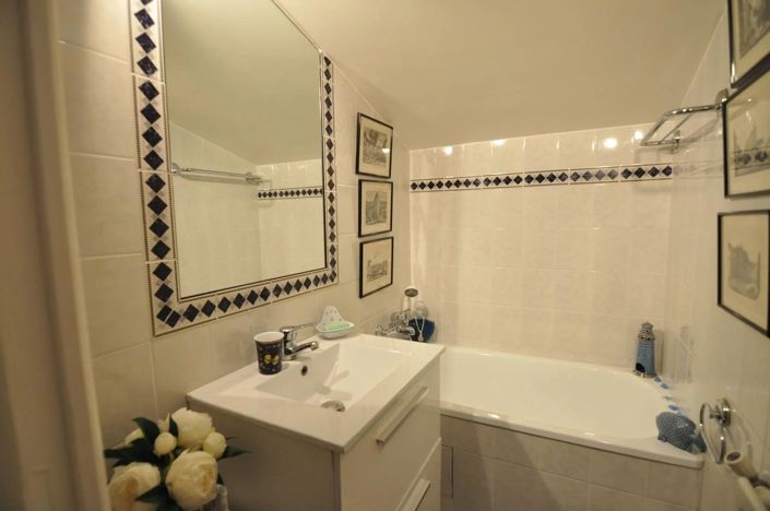 Image No.12-3 Bed House for sale