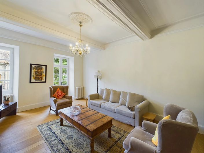 Image No.7-9 Bed House for sale