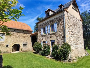 1 - Lanuéjouls, House