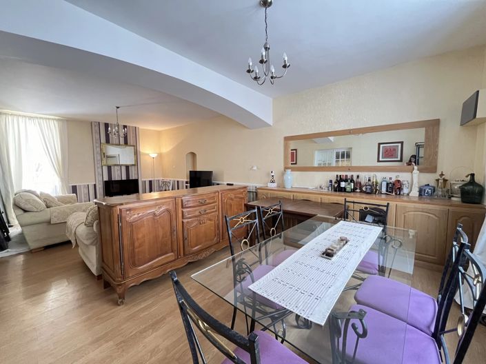 Image No.5-6 Bed House for sale