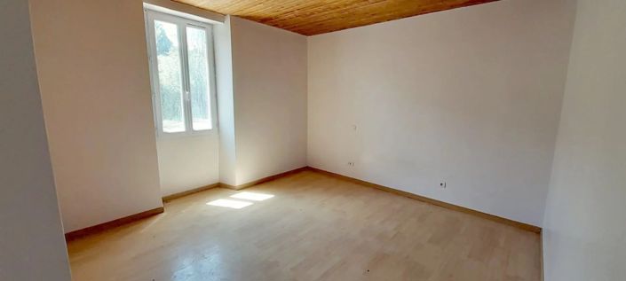 Image No.10-3 Bed House for sale