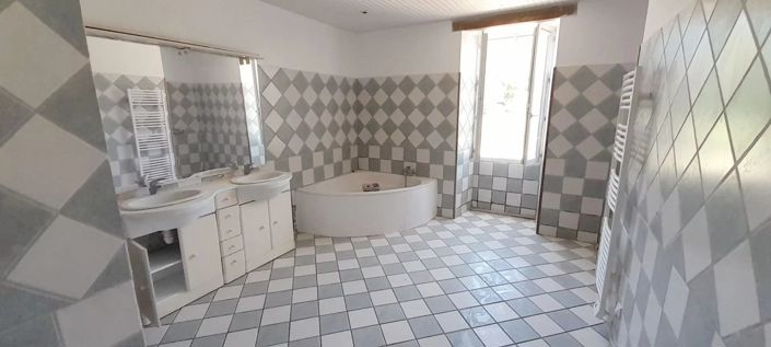 Image No.11-3 Bed House for sale