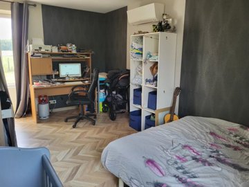 9307561863b25f72859cc22297f46aeb4a5bbf34aa192