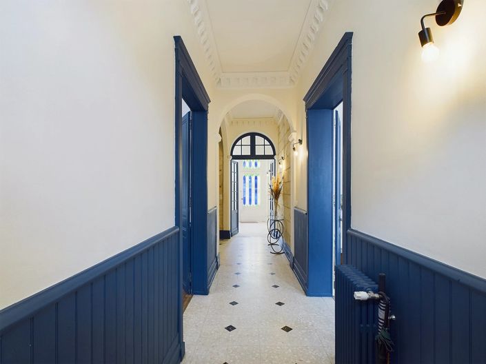 Image No.7-5 Bed House for sale