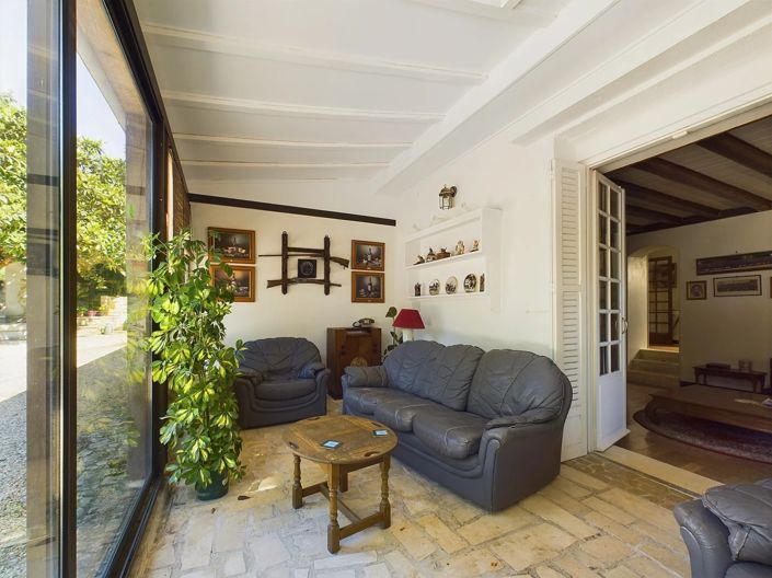 Image No.6-5 Bed House for sale