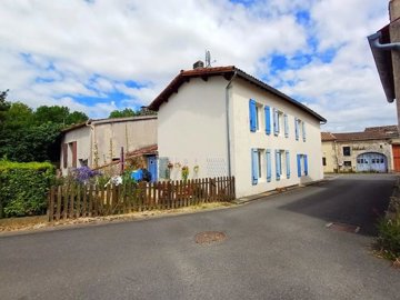 1 - Saint-Genis-de-Saintonge, House