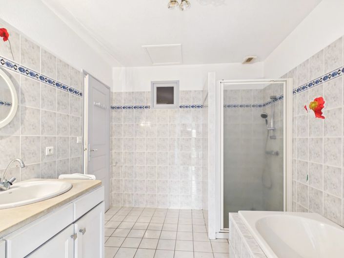 Image No.11-5 Bed House for sale