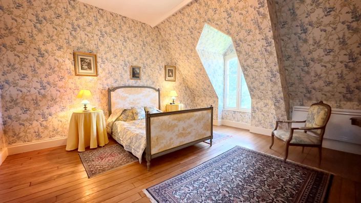 Image No.5-10 Bed House for sale