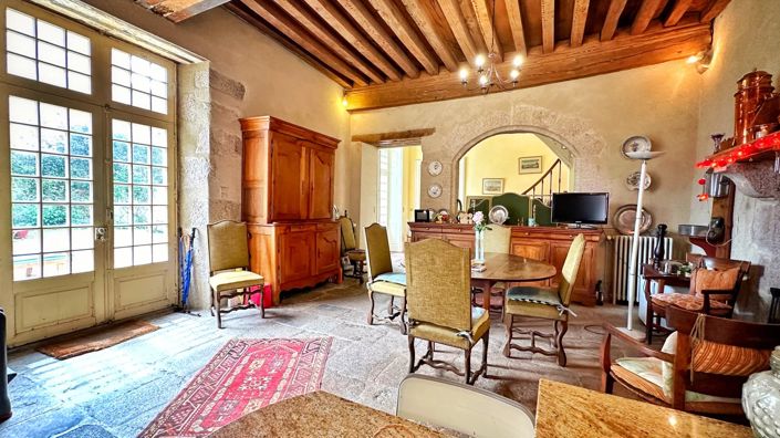 Image No.8-10 Bed House for sale