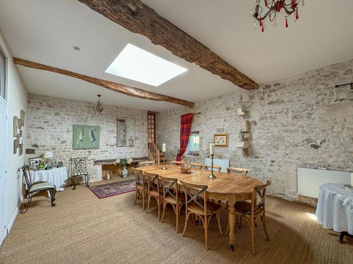 Image No.8-5 Bed House for sale