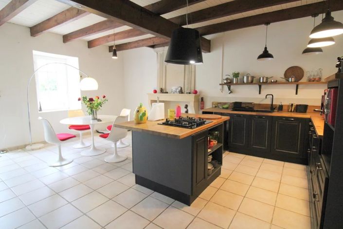 Image No.2-5 Bed House for sale