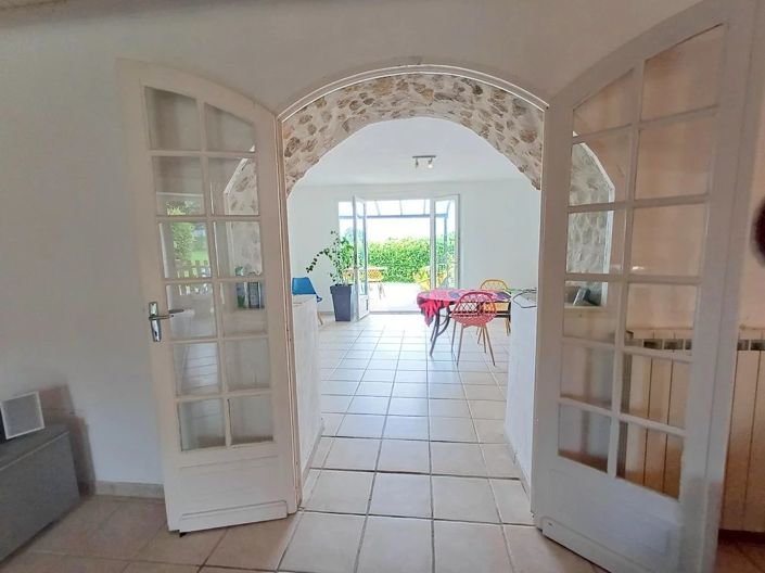 Image No.6-5 Bed House for sale