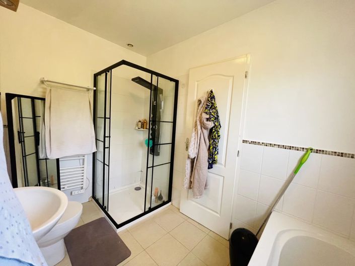 Image No.9-5 Bed House for sale